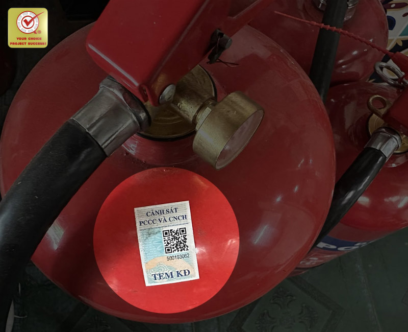 phan-biet-binh-chua-chay-bot-that-gia-4