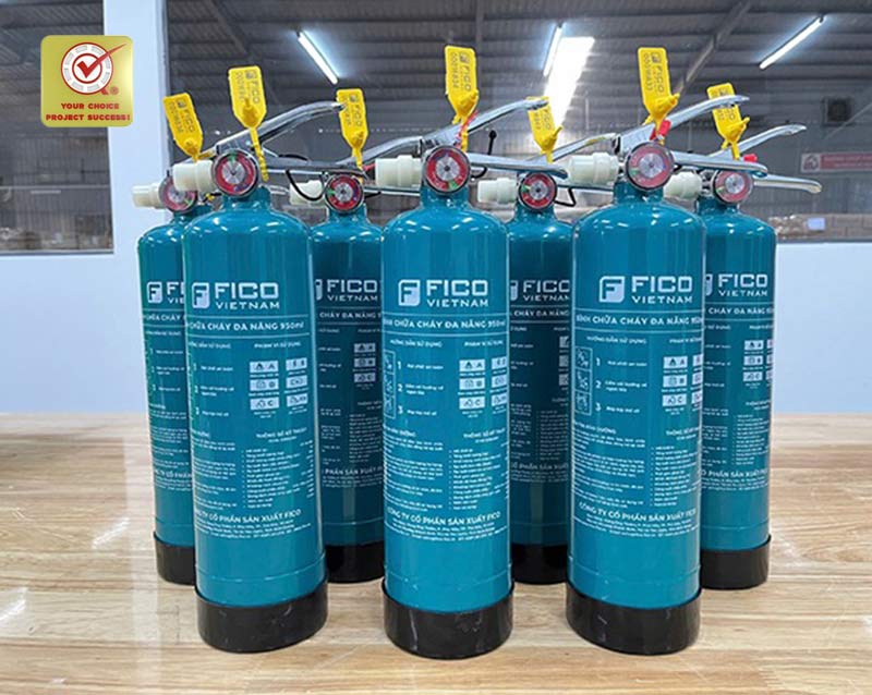 phan-biet-binh-chua-chay-goc-nuoc-that-gia-1