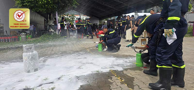 phan-biet-binh-chua-chay-goc-nuoc-that-gia-2